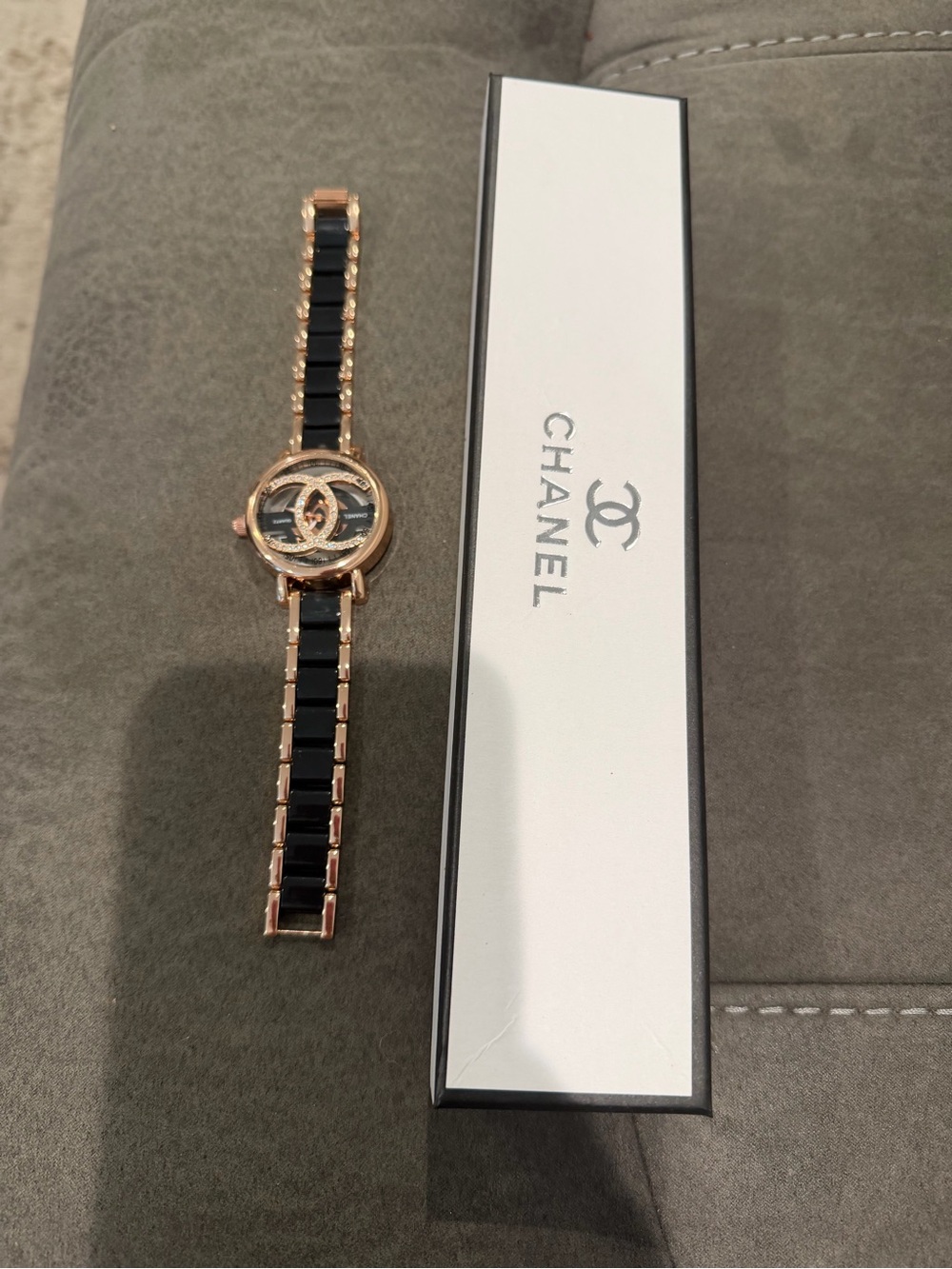New designer inspired Rose Gold & Black Logo Bracelet Watch - Picture 2 of 4